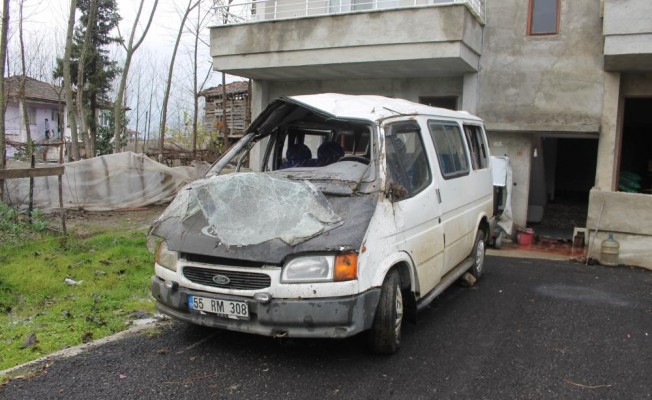 Samsun'da minibüs devrildi: 8 yaralı