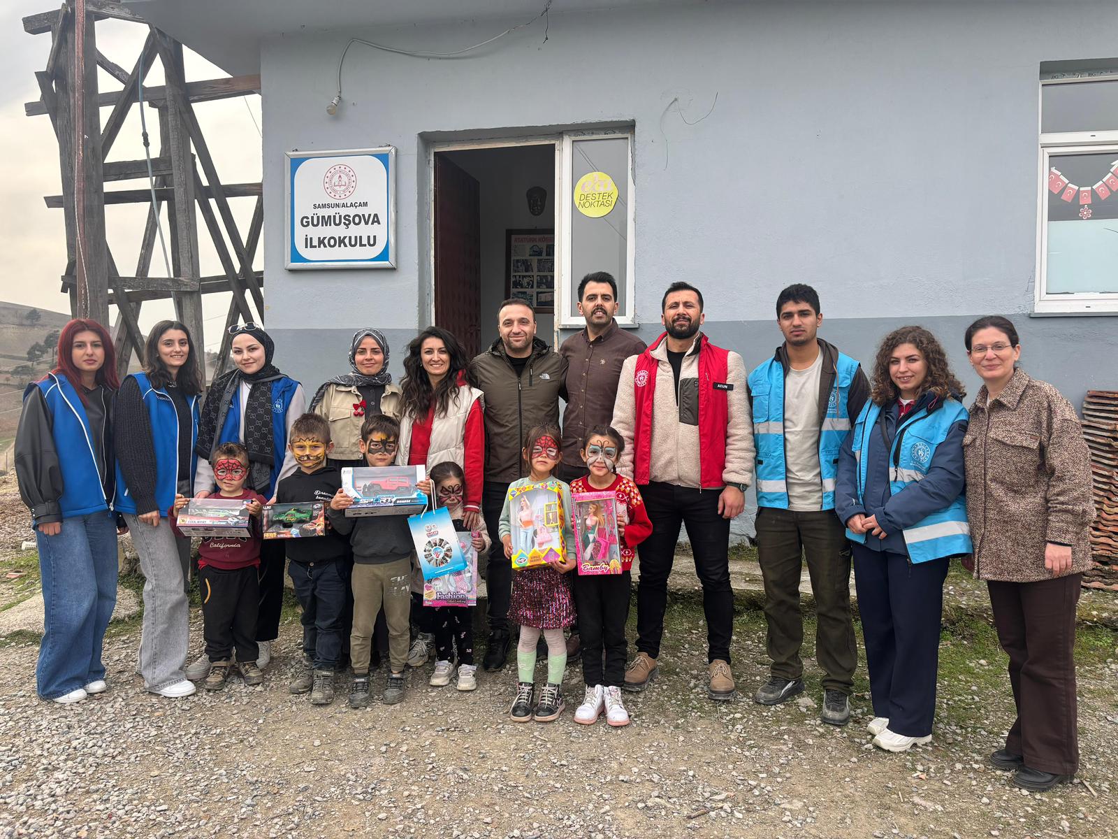 Samsun'da Uzak Köylerin Öğretmenleri Unutulmadı