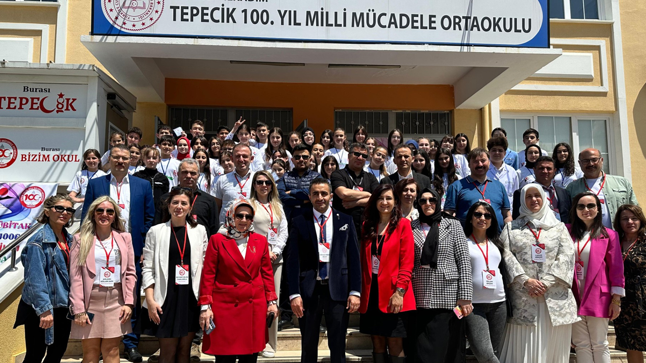 Tepecik'te Bilim Şenliği: Öğrenciler Bilim İnsanlarını Canlandırdı