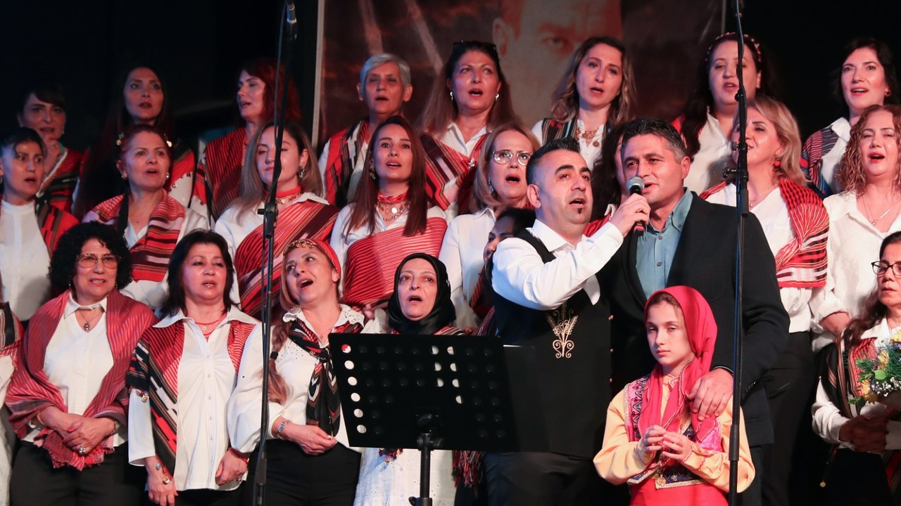 Aliağa'da Karadeniz Rüzgarı Esti: Asev Korosu Unutulmaz Bir Gece Yaşattı
