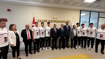 Türkiye Şampiyonu Samsun Uğur Okulları Futbol Takımından Ziyaretler