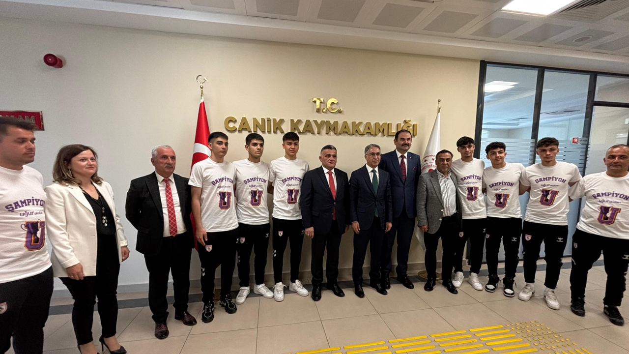 Türkiye Şampiyonu Samsun Uğur Okulları Futbol Takımından Ziyaretler