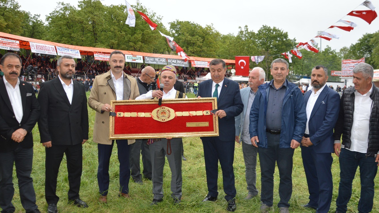 Havza'da Güreş Ağası Yeniden Yahya Ayan: Üçüncü Kez Altın Kemerin Sahibi Oldu!