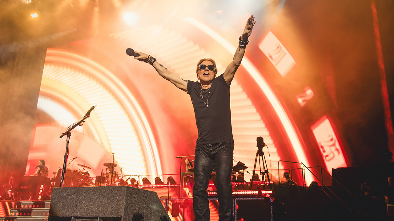 Guns N’ Roses İstanbul’da Rock Tarihine Damga Vurdu: Binlerce Kişi Efsane Gecede Buluştu