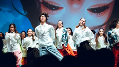 Spiritua 26 Haziran’da Leyla Gencer Sahnesi’nde! Yeni Nesil Tiyatro Deneyimi Bakırköy’de Seyirciyle Buluşuyor