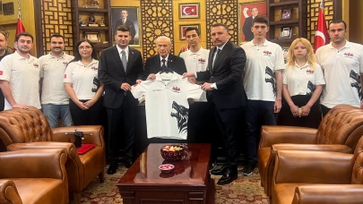 Ülkü Ocakları’ndan Teknoloji Hamlesi: “TÜRKHAN” İHA, Bahçeli’ye Takdim Edildi
