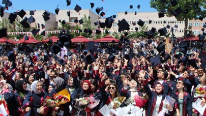 OMÜ Eğitim Fakültesi 43. Dönem Mezunlarını Geleceğe Uğurladı