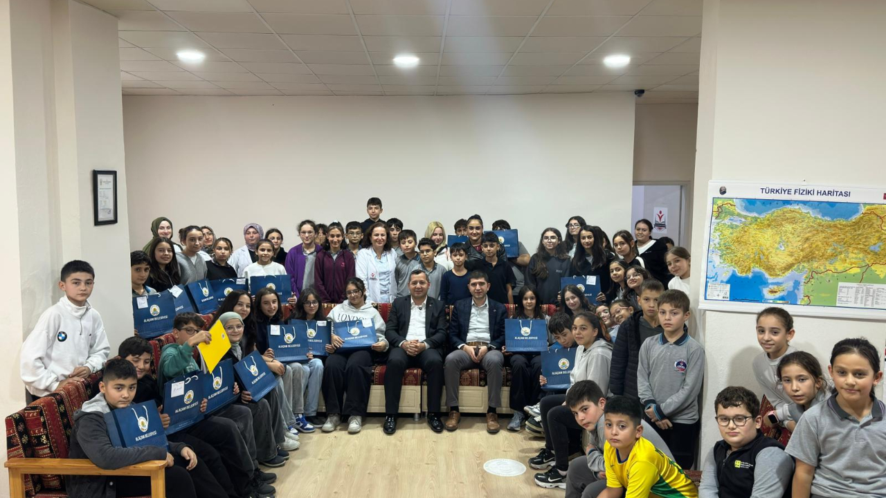 AKADEMİK GELİŞİM MERKEZİ’NDE 130 ÖĞRENCİYE ÜCRETSİZ DERS İMKANI