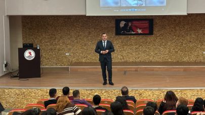 BAŞKAN ÖZDEMİR’DEN BAFRA TURİZM MESLEK YÜKSEKOKULU ÖĞRENCİLERİNE KONFERANS