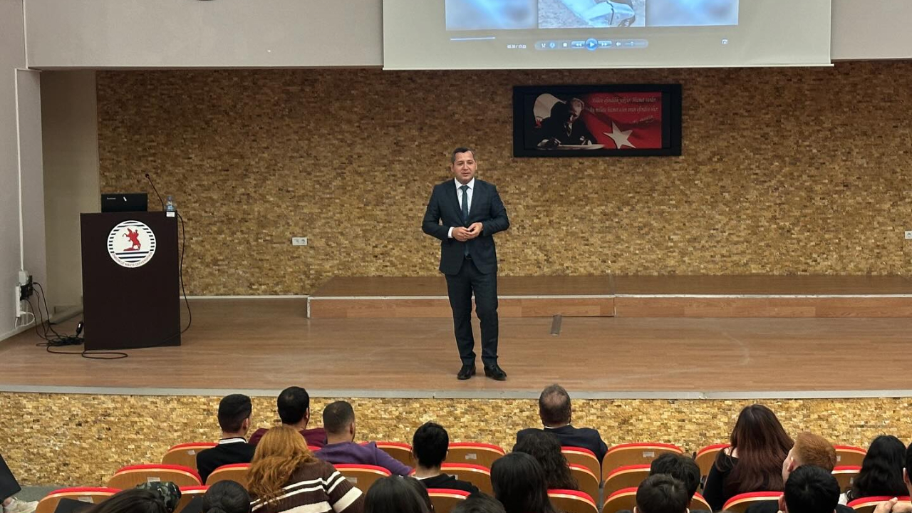 BAŞKAN ÖZDEMİR’DEN BAFRA TURİZM MESLEK YÜKSEKOKULU ÖĞRENCİLERİNE KONFERANS