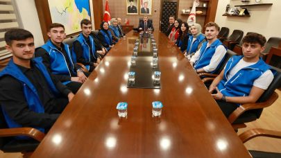 Kavak Gençlik Merkezi Gönüllüleri Vali Tavlı’yı Ziyaret Etti