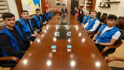Kavak Gençlik Merkezi Gönüllüleri Vali Tavlı’yı Ziyaret Etti