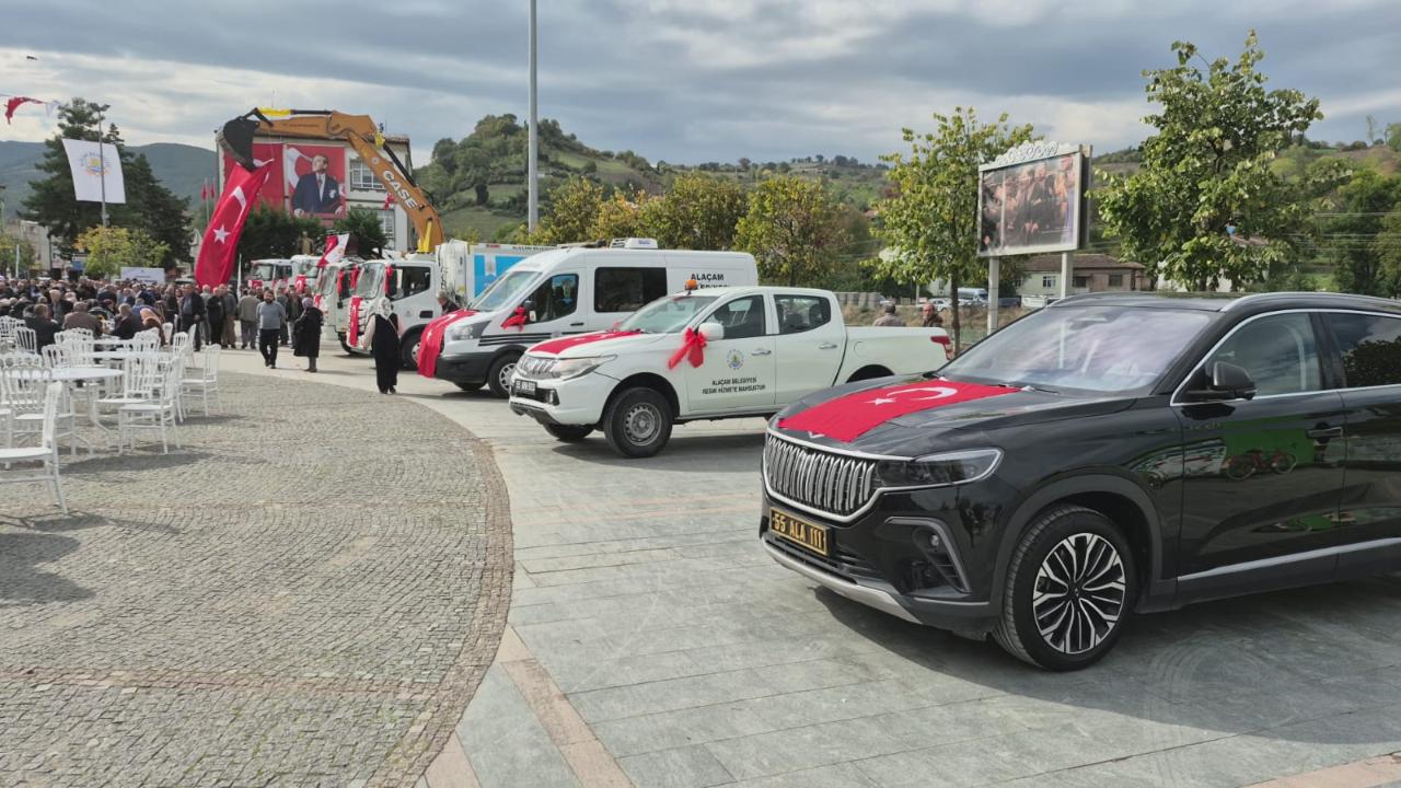 ALAÇAM BELEDİYESİ’NİN 35 MİLYONLUK ARAÇ TANITIM TÖRENİNDE BİRLİK VE BERABERLİK MESAJLARI VERİLDİ