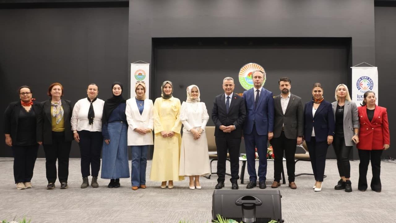 İlkadım'da Annelere Özel "Ergenlikte Hormonların Etkisi" Konuşuldu