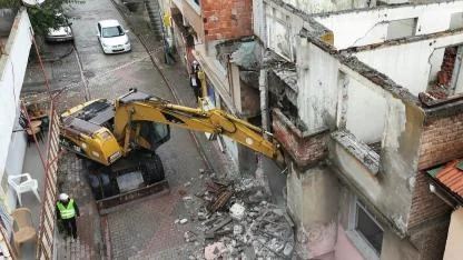 İlkadım'da Metruk Bina Sorunu, Başkan Kurnaz; "Yıkımlar Kararlılıkla Sürecek"