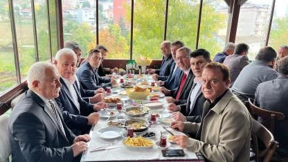 Kavak'ta Muhtarlar Günü Kutlaması: Başkan Ün, Muhtarlarla Buluştu