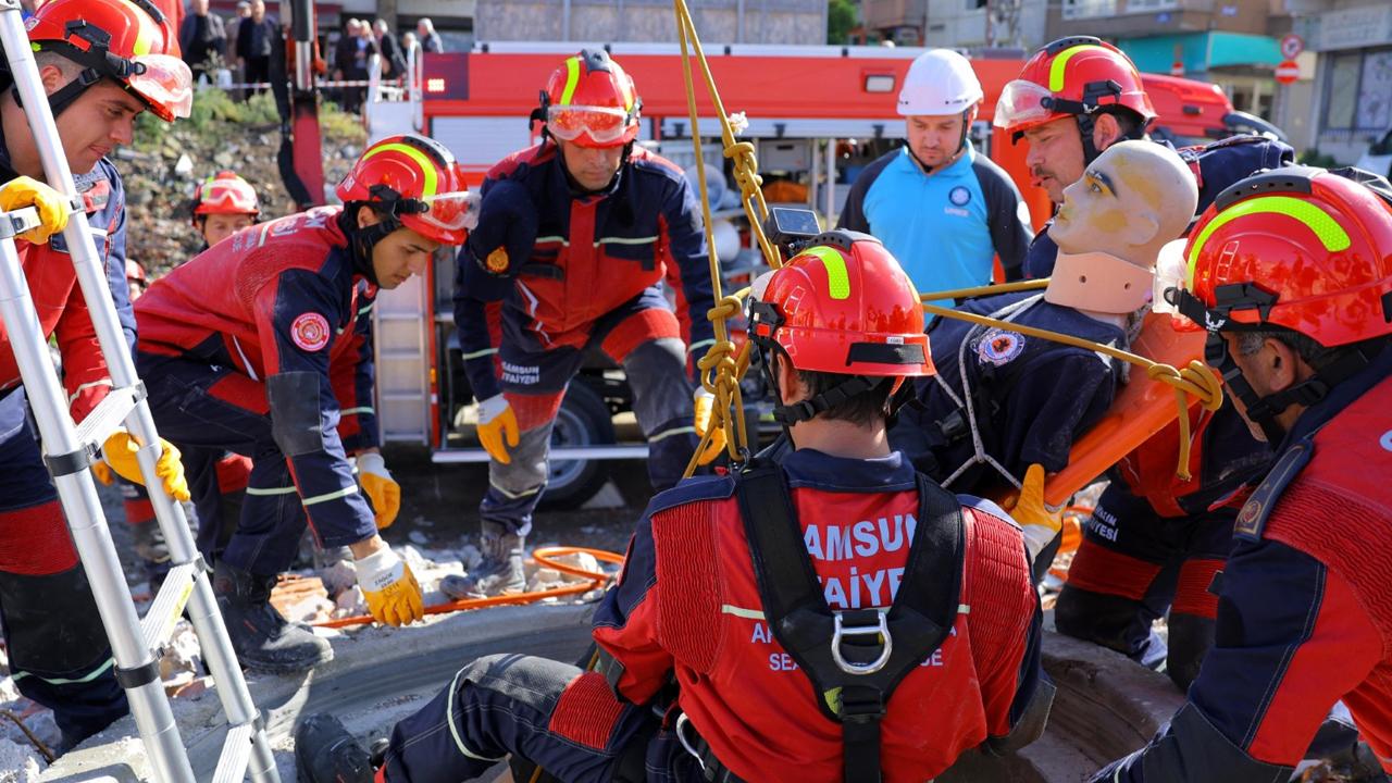 Samsun&#039;da Gerçeği Aratmayan Deprem Tatbikatı: 6.4 Büyüklüğündeki Senaryoya Hızlı Müdahale