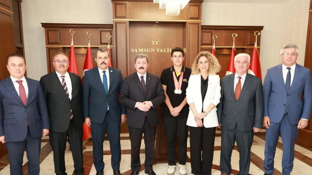 Vali Tavlı, TEKNOFEST Şampiyonlarını Ağırladı: &quot;Gençlerimiz Gurur Kaynağımız&quot;