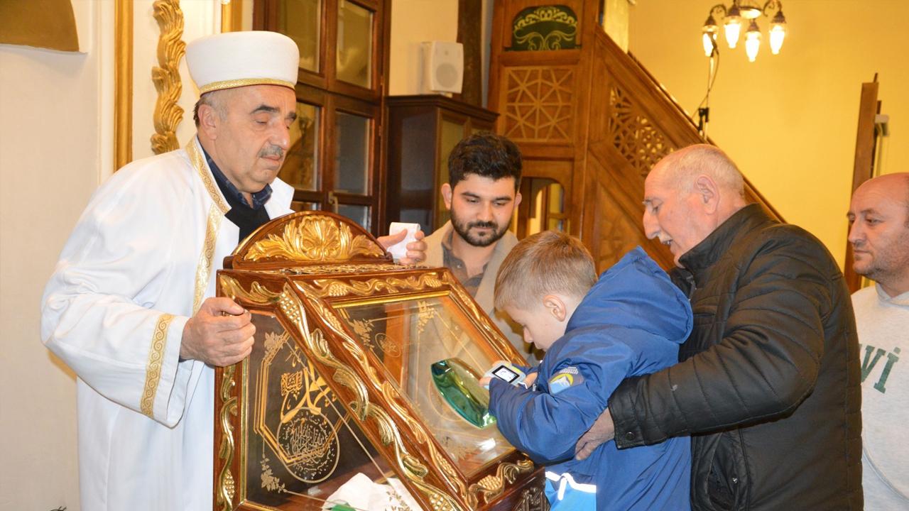 Havza'da Sakal-I Şerif Kadir Gecesi'nde Ziyarete Açıldı