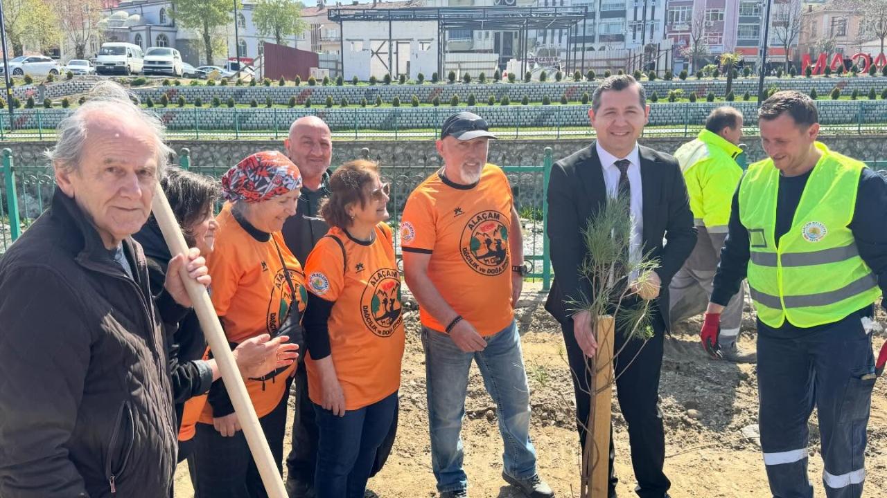 ALAÇAM’DA FİDAN DİKME ETKİNLİĞİ GERÇEKLEŞTİRİLDİ